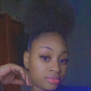 Meet your Posher, Attalia